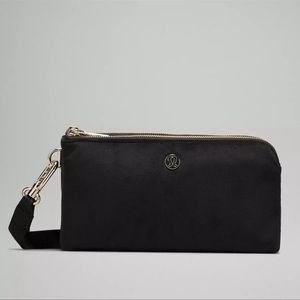 NWT lululemon wristlet